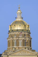 Fototapeta na wymiar Iowa State Capital with close-up of golden dome, Des Moines, Iowa