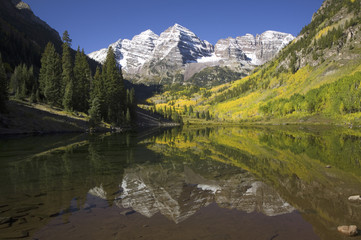 Fototapeta na wymiar Autumn colors of Aspens reflecting in lake under Maroon Bells, Colorado, near Aspen