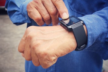 Obraz na płótnie Canvas Senior man with smartwatch