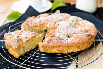 Cake with pears and chocolate chips