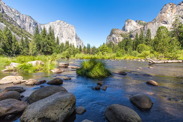 Fototapeta na wymiar Classic view of Yosemite Valley in Yosemite National Park, California, USA.
