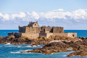 Fort National in Saint Malo - obrazy, fototapety, plakaty