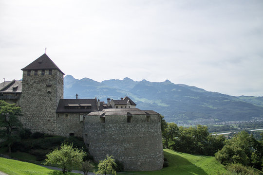 Schloss Vaduz Mit Alpenpanorama