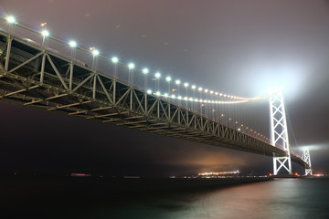 夜の明石海峡大橋