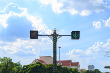 Obraz premium Green color on the traffic light with a beautiful blue sky in background