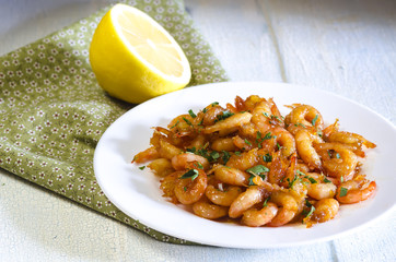 GRILLED HONEY GARLIC SHRIMP AT PLATE ON WOODEN TABLE