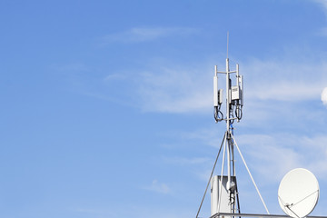 Receiving and transmitting antenna  cellular communications on t
