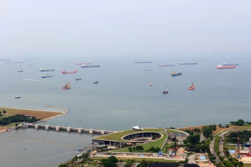Zelfklevend Fotobehang Marina Barrage dam and cargo ships lying in the roads off the coast of Singapore © johannes86