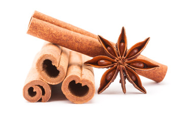 Obraz na płótnie Canvas Cinnamon sticks and star anise