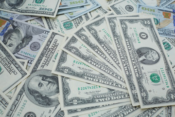 banknotes to two and one hundred USD