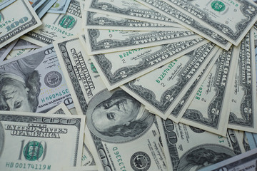 banknotes to two and one hundred USD