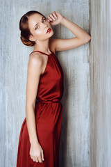Naklejka premium woman by the wall