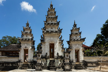 Fototapeta na wymiar Hindu temple at Pura Sahab, Nusa Penida, Bali, Indonesia