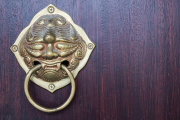 Obraz na płótnie Canvas Old Chinese style door handle on the dark wood background