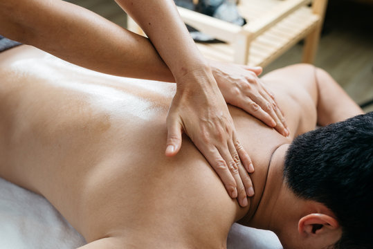 Thai massage : Back and shoulder massage
