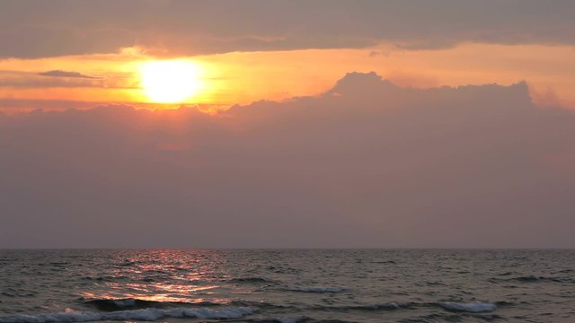 Закат и море