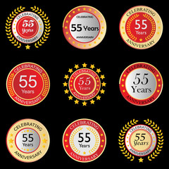 Jubiläumsbutton rot auf schwarzem Hintergrund