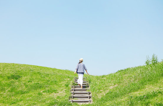 1 659 件の最適な 階段を上がる少女 画像 ストック写真 ベクター Adobe Stock