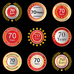 Jubiläumsbutton rot auf schwarzem Hintergrund