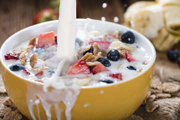 Cornflakes with fresh Fruits and Milk