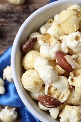 Popcorn with almond