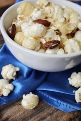 Popcorn with almond