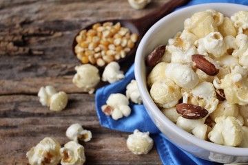 Popcorn with almond