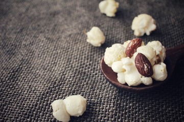 Popcorn with almond