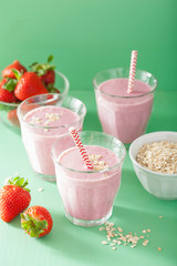 healthy strawberry oat smoothie
