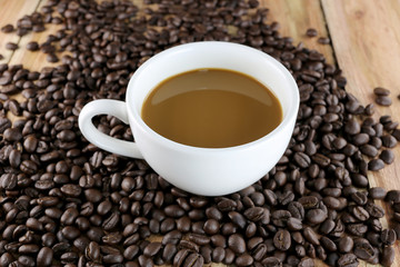 Obraz na płótnie Canvas White coffee cup and roasted coffee beans.