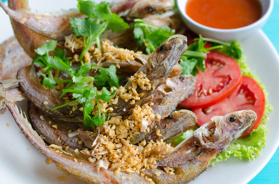 Fried River Fish with Garlic and Pepper
