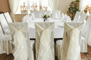 Fototapeta na wymiar Wedding table with white roses.