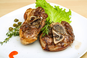 Roasted pork knee