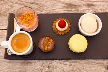 Coffee with cakes and pastry - Café gourmand in french