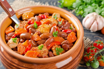 Vegetable stew with chicken and beans