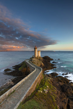 Leuchtturm Petit Minou am Atlantik in der Bretagne, Frankreich