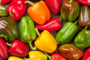 Fresh colorful bell peppers - obrazy, fototapety, plakaty