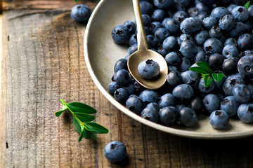 fresh blueberry in to the vintage metal plate