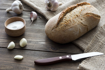 Garlic , salt, bread and a knife