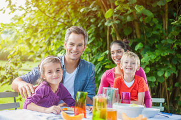 Obraz premium lovely family lunch in their garden on a sunny day
