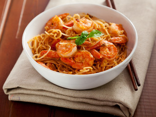 Thai rice noodles with shrimps