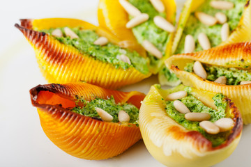 Conchiglioni with ricotta and spinach