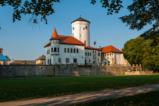 Budat&iacute;nsky zamok - Schloss mit Turm - Budatin, Zilina, Slowakei