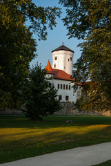 Fototapeta premium Budatínsky zamok - Schloss mit Turm - Budatin, Zilina, Slowakei