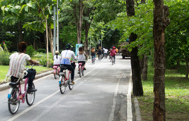 Naklejka premium people cycling in the park