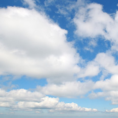 Obraz premium white clouds in the blue sky