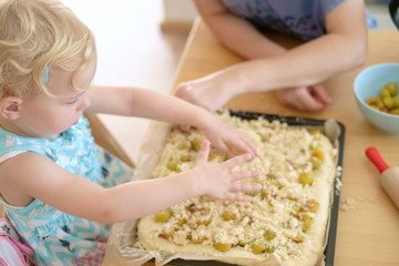 Obraz na płótnie Canvas backen mit mama