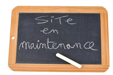 Obraz premium Ardoise avec site en maintenance écrit dessus