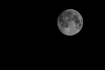 Vollmond am Nachthimmel - rechts oben