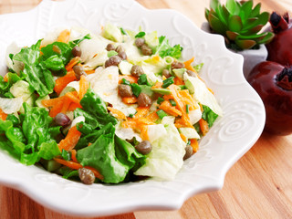 Salad with carrots, arugula and capers